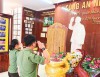 Hội phụ nữ và Đoàn Thanh niên phòng KTNV tổ chức dâng hoa, dâng hương Chủ tịch Hồ Chí Minh.