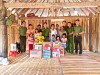 Công an huyện Tuy Phước thăm và tặng quà làng kết nghĩa Canh Lãnh
