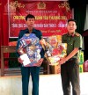Công an huyện An Lão thăm, tặng quà 85 gia đình ở thôn 3, xã An Hưng.