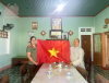Công an xã Mỹ Hòa tặng Cờ Tổ quốc Chùa Phước Thiện