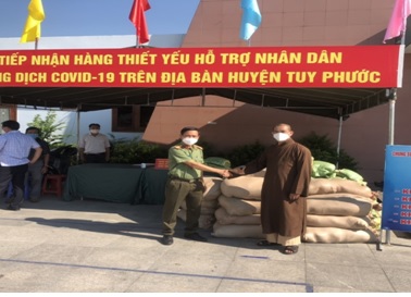 Chức sắc Phật giáo trên địa bàn huyện Tuy Phước tích cực chung tay trong công tác phòng, chống dịch Covid-19.