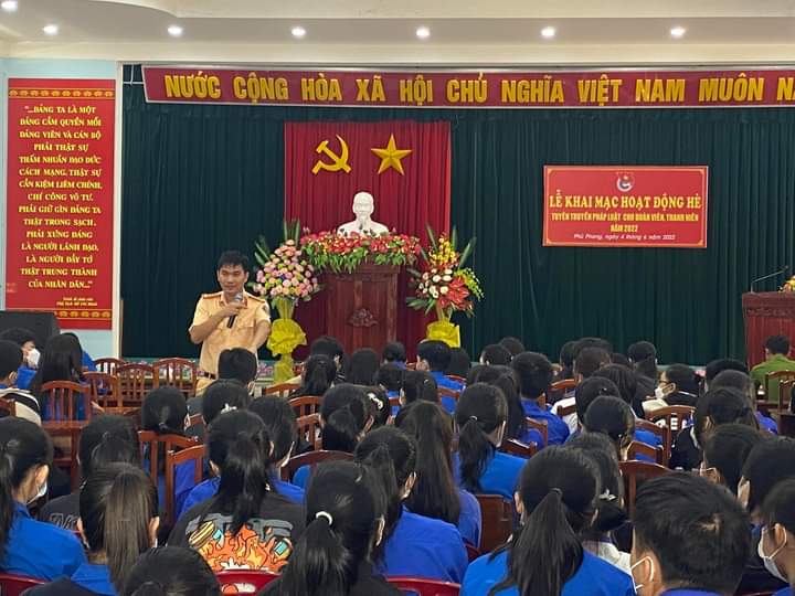 Tây Sơn: Khai mạc hè và tuyên truyền pháp luật cho ĐVTN thị trấn Phú Phong