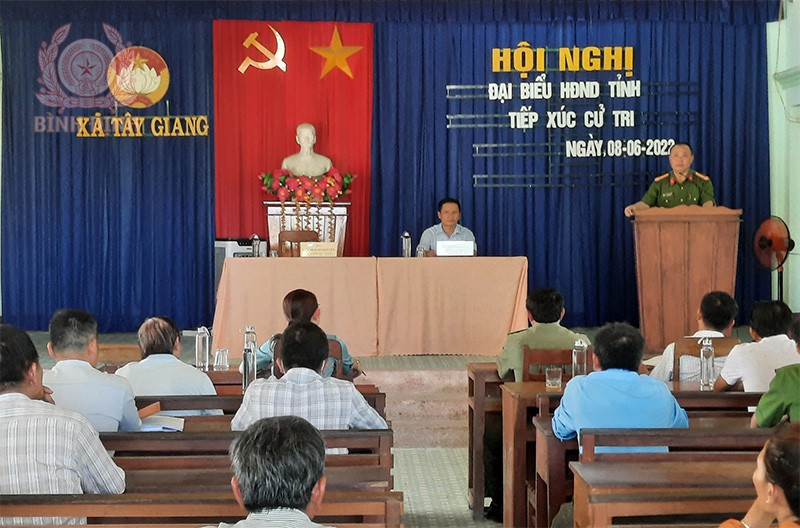 Đ/c Huỳnh Bảo Nguyên, đại biểu HĐND tỉnh tiếp xúc cử tri tại xã Tây Giang