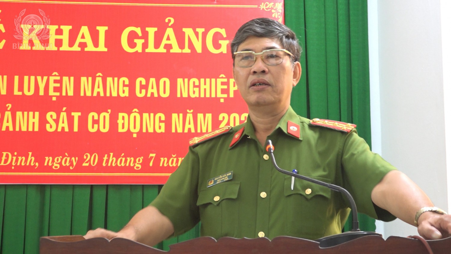 Đại tá Nguyễn Đức Nam - Phó giám đốc Công an tỉnh phát biểu chỉ đạo tại Lễ khai giảng