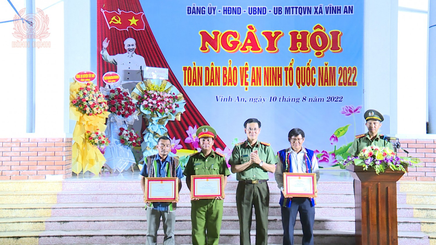 ngay hoi 8