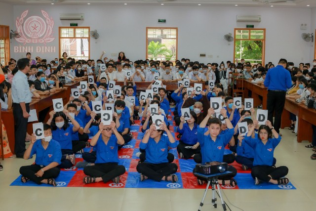 Đoàn Thanh niên Công an tỉnh tổ chức hoạt động nhân ngày Pháp luật Việt Nam.