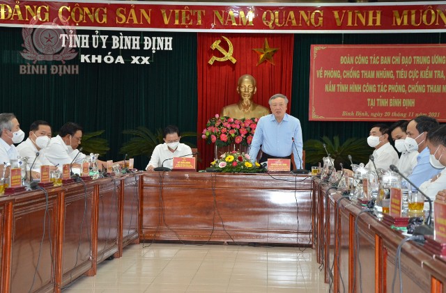 Chánh án TANDTC Nguyễn Hòa Bình làm việc tại Tỉnh ủy Bình Định về công tác phòng, chống tham nhũng, tiêu cực