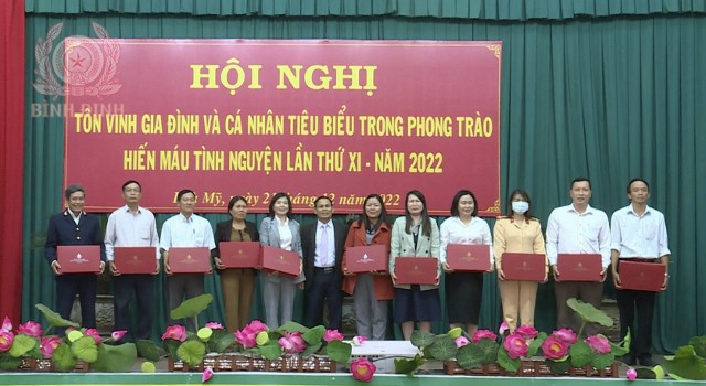 hinh anh 201 gia dinh va 01 ca nhan thuoc cong an huyen phu my duoc ban chi dao van dong hien mau tinh nguyen tinh binh dinh ton vinh khen thuong 640x350