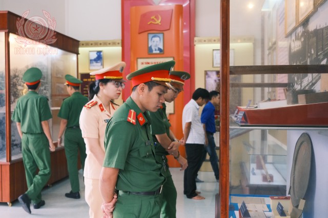 Tuy Phước: Đoàn Thanh niên Công an huyện tổ chức hành trình về nguồn đến các địa chỉ đỏ trên địa bàn.