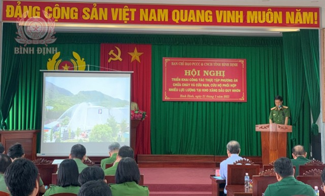 Thượng tá Nguyễn Hoàng Tuấn- Trưởng phòng PC07 thông qua kế hoạch thực tập phương án.