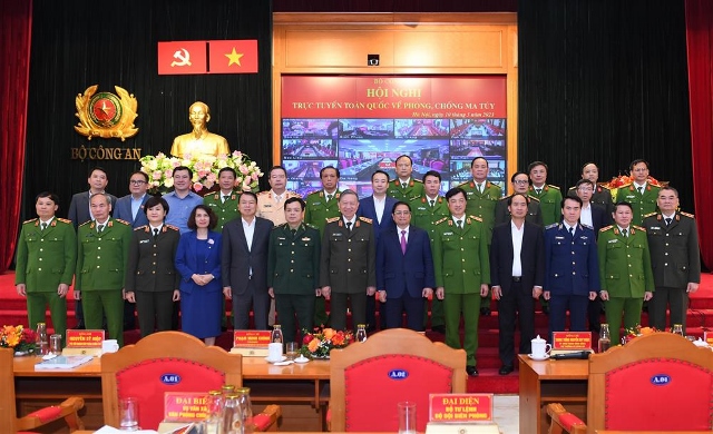 Thủ tướng Chính phủ Phạm Minh Chính; Bộ trưởng Tô Lâm với các đại biểu dự Hội nghị.