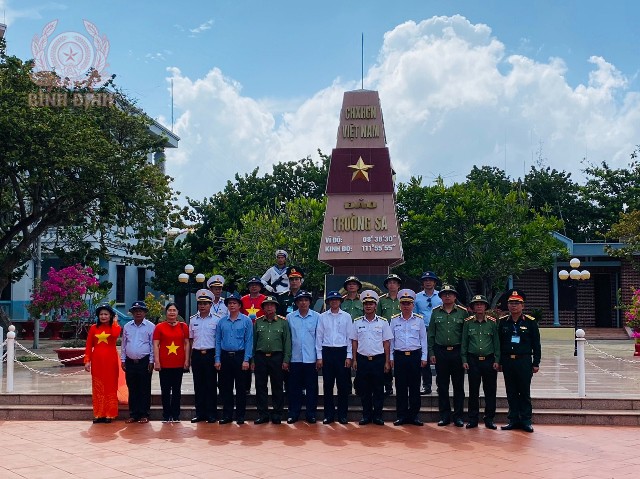 Đại biểu Công an tỉnh Bình Định tham gia Đoàn công tác Bộ Công an đi thực tế, thăm CBCS và Nhân dân quần đảo Trường Sa, nhà giàn DKI.