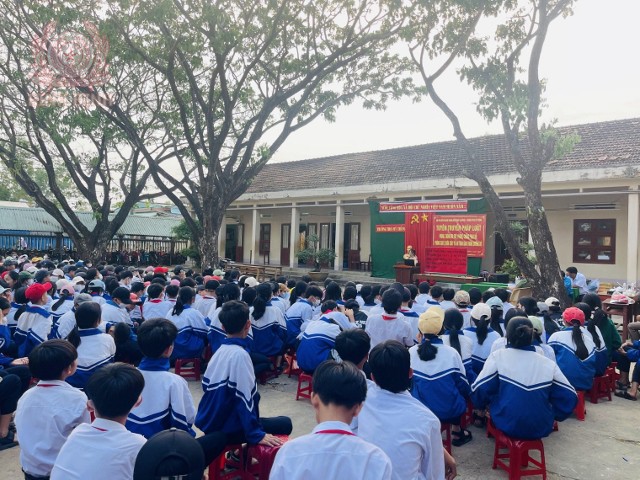 Hội, đoàn thể Công an huyện Phù Mỹ tích cực tuyên truyền, phổ biến pháp luật và tổ chức các hoạt động thiện nguyện.