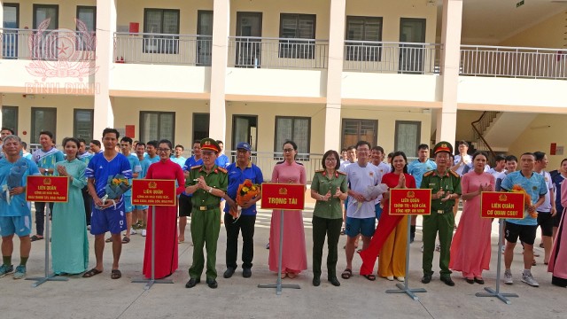 Công an thị xã Hoài Nhơn khai mạc Giải bóng chuyền.