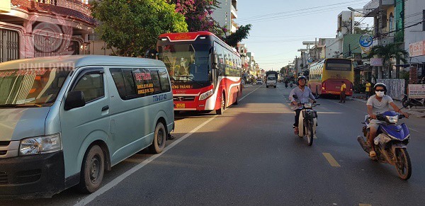 Công an thị xã Hoài Nhơn triển khai đợt cao điểm tổng kiểm soát xe ô tô vận tải hành khách và xe container trên địa bàn.