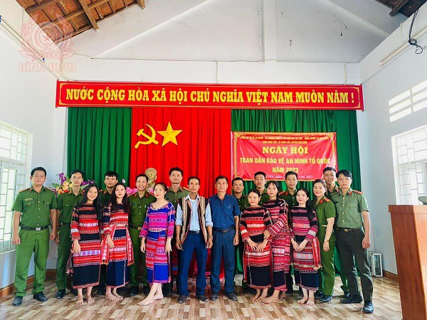Hội Phụ nữ Công an thị xã An Nhơn hưởng ứng chào mừng 78 năm Cách mạng tháng 8 thành công và Ngày truyền thống CAND Việt Nam.