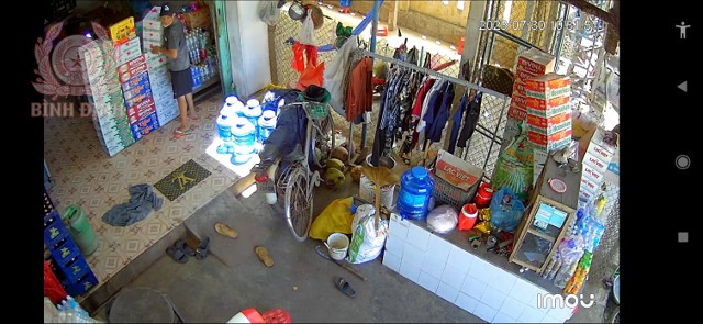 Cảnh giác với tình trạng trộm cắp tài sản tại các tiệm tạp hóa.