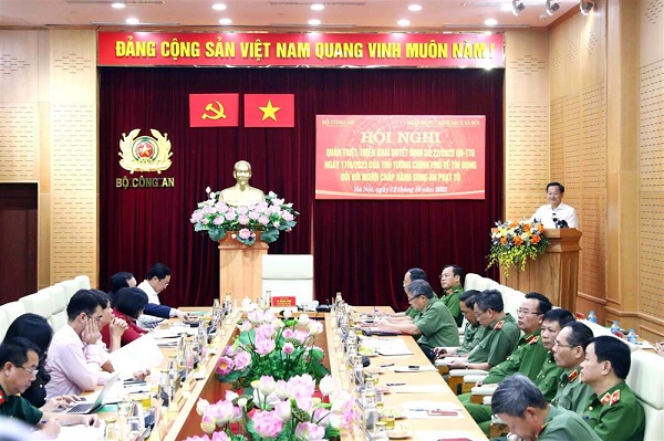 Phó Thủ tướng Chính phủ Lê Minh Khái cùng các đại biểu dự Hội nghị tại điểm cầu Hà Nội.