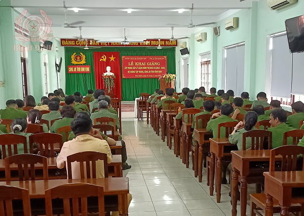 Học viên lớp Trung cấp Chính trị, Khóa 26 (2023-2025) tham dự Lễ khai giảng.