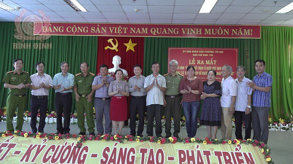 cac thanh vien mo hinh giup do nguoi hoan luong o phuong thi nai ra mat