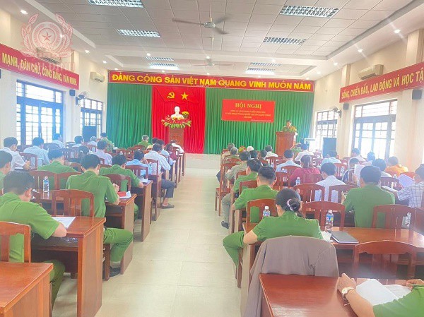 Công an huyện Hoài Ân tổ chức Hội nghị “Công an lắng nghe ý kiến Nhân dân”.
