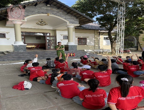 Tây Sơn: Tổ chức chương trình trải nghiệm, thực hành chữa cháy và cứu nạn, cứu hộ.