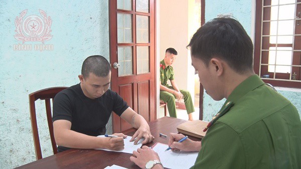 doi tuong truy na nguyen duc hiep tai co quan cong an