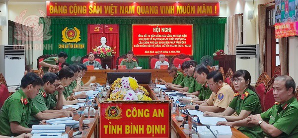 1anh dai bieu tham du hoi nghi