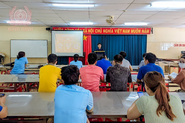 Tổ chức huấn luyện nghiệp vụ phòng cháy, chữa cháy tại Công ty cổ phần May Bình Định.