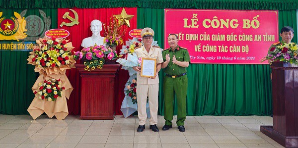 Công bố Quyết định bổ nhiệm Phó Trưởng Công an huyện Tây Sơn.