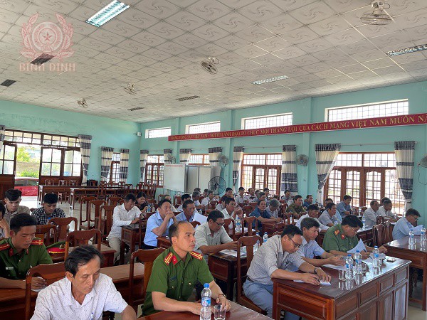 Xã Cát Thắng, huyện Phù Cát tổ chức ngày hội Toàn dân bảo vệ an ninh Tổ quốc và ra mắt mô hình “Hội Nông dân xã với công tác quản lý, giúp đỡ người tái hòa nhập cộng đồng”.