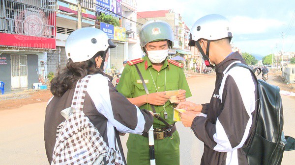 CAH Tây Sơn kiểm tra xu ly học sinh vi phạm ATGT