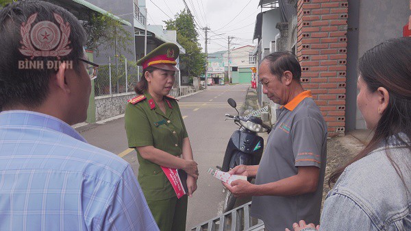 cong an va doan the xa phuoc nghia huyen tuy phuoc tinh binh dinh tuyen truyen nhac nho nguoi dan canh giac voi toi pham lua dao loi dung cong nghe cao