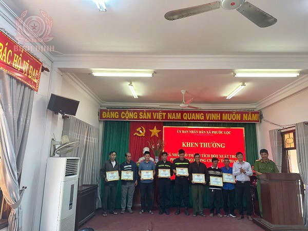 3 khen thuong cac cong dan co thanh tich xuat sac trong phong trao toan dan bao ve an ninh to quoc