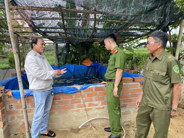 anh nguyen khac chi o thon an hoa xa nhon khanh tx an nhon gioi thieu mo hinh nuoi oc buu den voi can bo ca xa nhon khanh