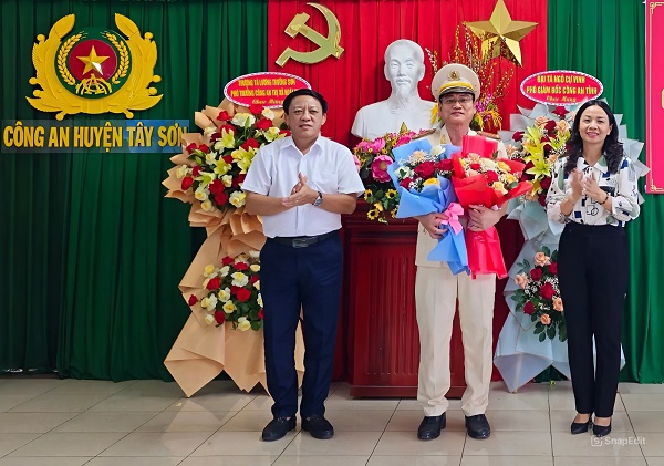 Lực lượng Công an nhân dân thực hiện đạo đức cách mạng thông qua tinh gọn tổ chức bộ máy.