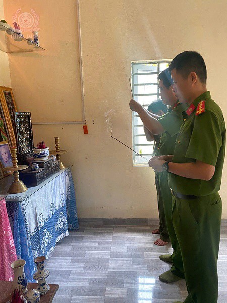 2 cong an thi tran tuy phuoc thap huong liet si cand dao hon
