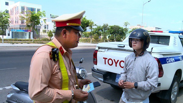 csgt cong an tinh thuong xuyen tuan tra xu ly vi pham tren cac tuyen duong nham ngan ngua tai nan