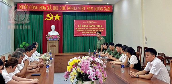 Công ty Cổ phần Đường sắt Nghĩa Bình được Bộ Công an tặng Bằng khen về thành tích xuất sắc trong phong trào Toàn dân bảo vệ an ninh Tổ quốc.